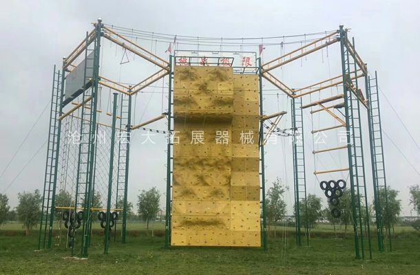 附高空拓展架攀岩墙
