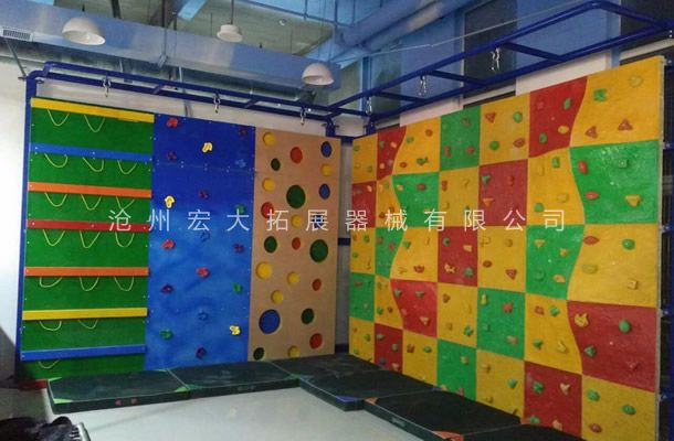 儿童攀岩墙