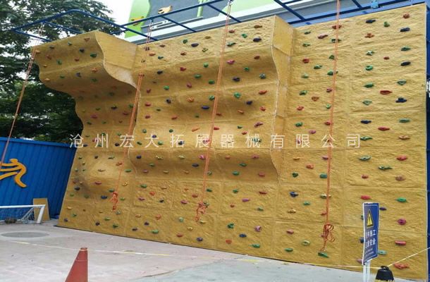 附墙体攀岩墙