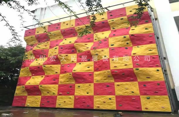 附墙体攀岩墙