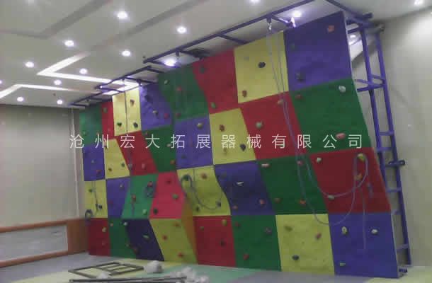 附墙体攀岩墙