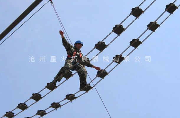 高空梅花桥-高空单项器材-勇往直前-高空拓展