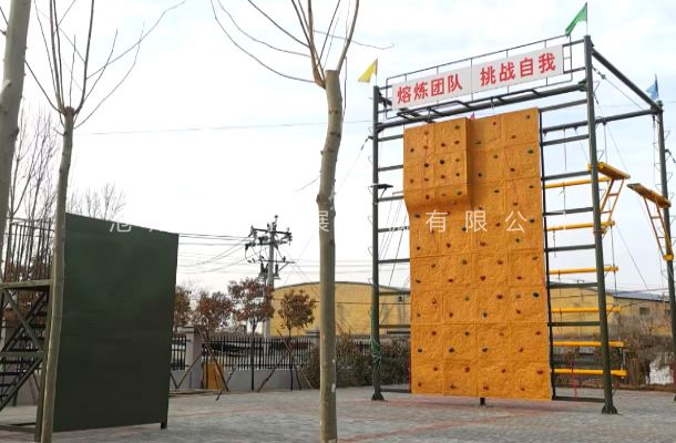 河南省安阳市峰毅拓展基地，户外拓展器材安装完毕。