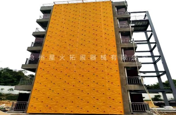 海南省三亚市某部队训练攀岩墙安装完毕已验收
